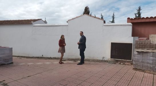 El Ayuntamiento acondiciona y amplía el paseo de acceso a la plaza Tierno Galván 