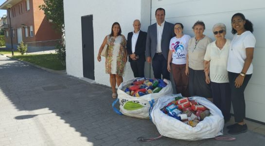 Entrega de 3.000 kilos de alimentos recaudados en El Toro de las fiestas a centros sociales de Santa Marta