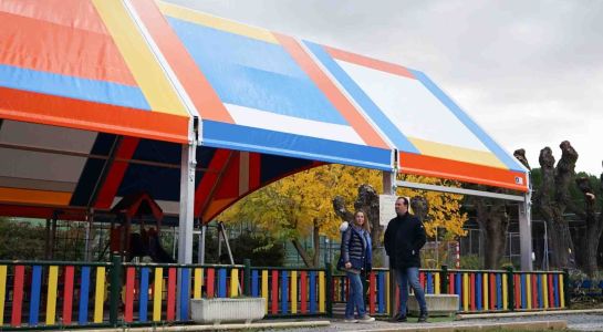 Nueva cubierta para uno de los parques infantiles de Valdelagua