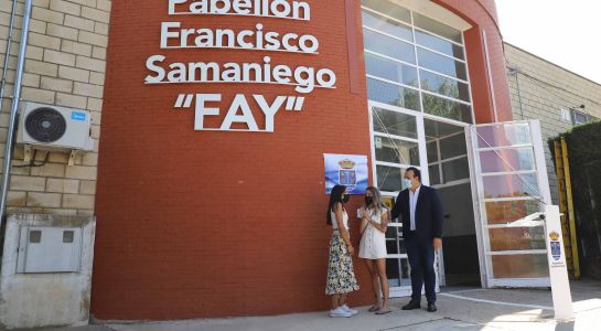 Sentido homenaje a "Fay", que desde ahora da nombre al pabellón municipal de Santa Marta