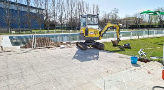 El Ayuntamiento comienza las obras de puesta a punto de la piscina de verano