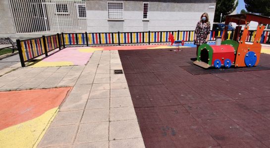 Nuevo vallado en el parque infantil de la plaza de Castilla y León